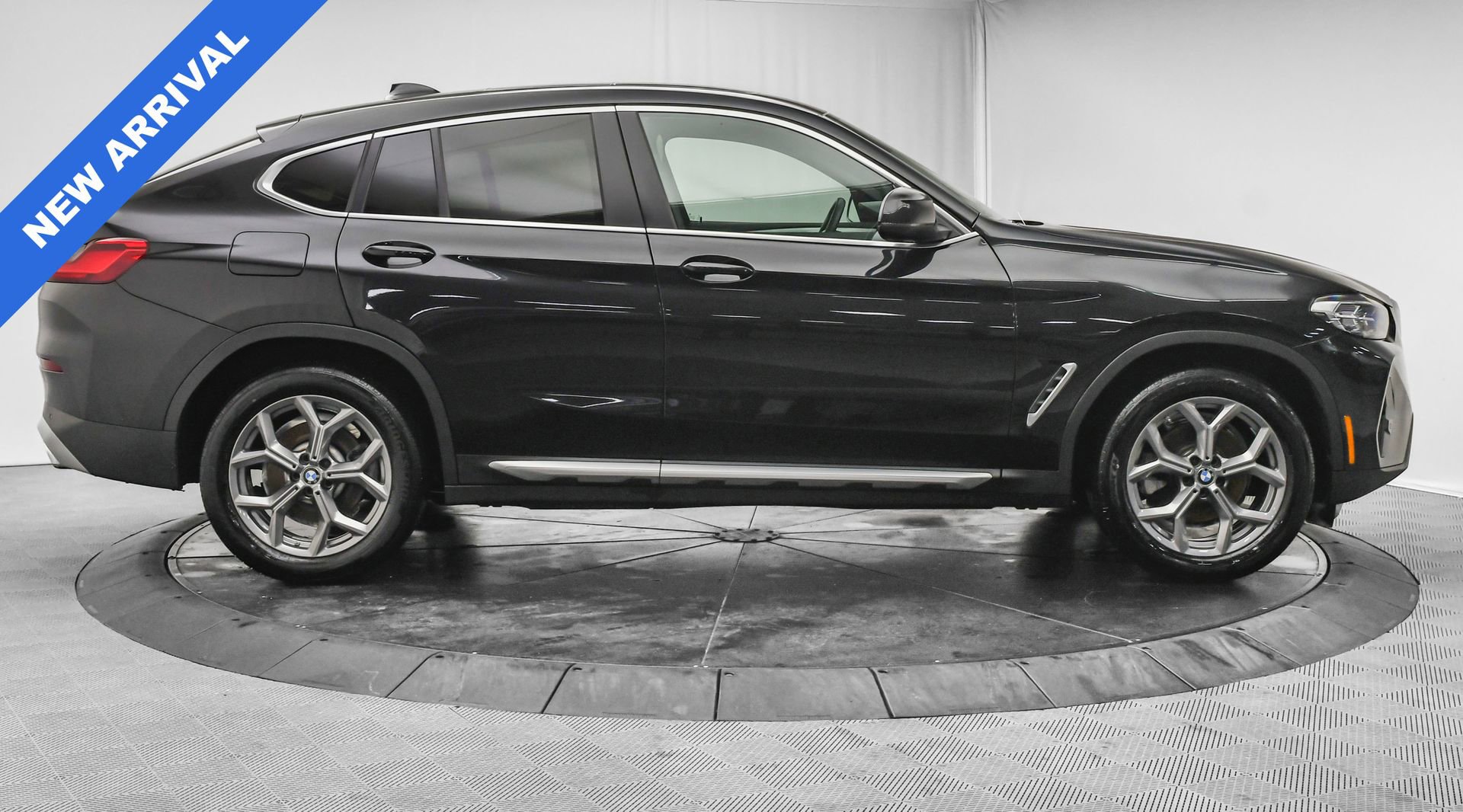 Used 2023 BMW X4 xDrive30i w/ Convenience Package image 10