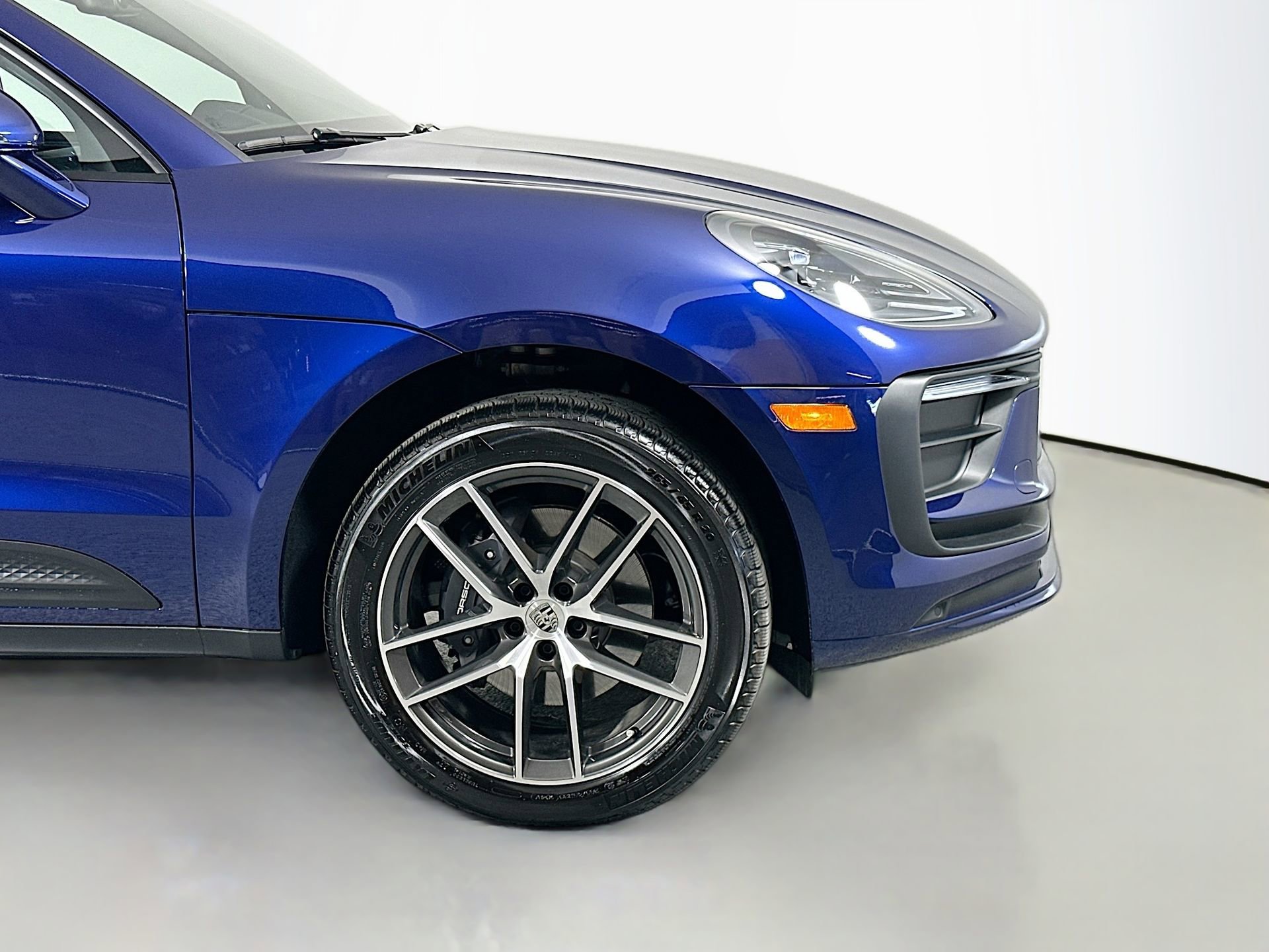 Certified 2025 Porsche Macan image 14