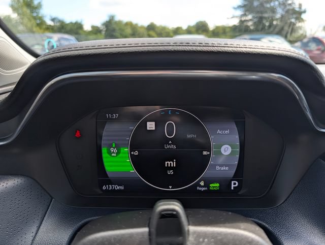 Used 2023 Chevrolet Bolt EUV Premier w/ Sun & Sound Package FWD image 22