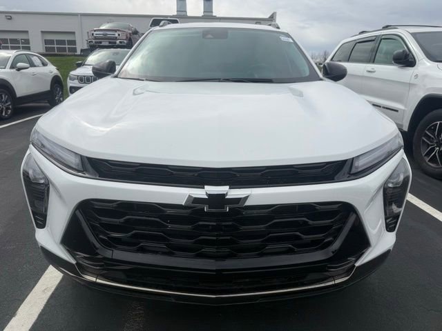 Used 2025 Chevrolet Trax ACTIV w/ Sunroof Package image 2