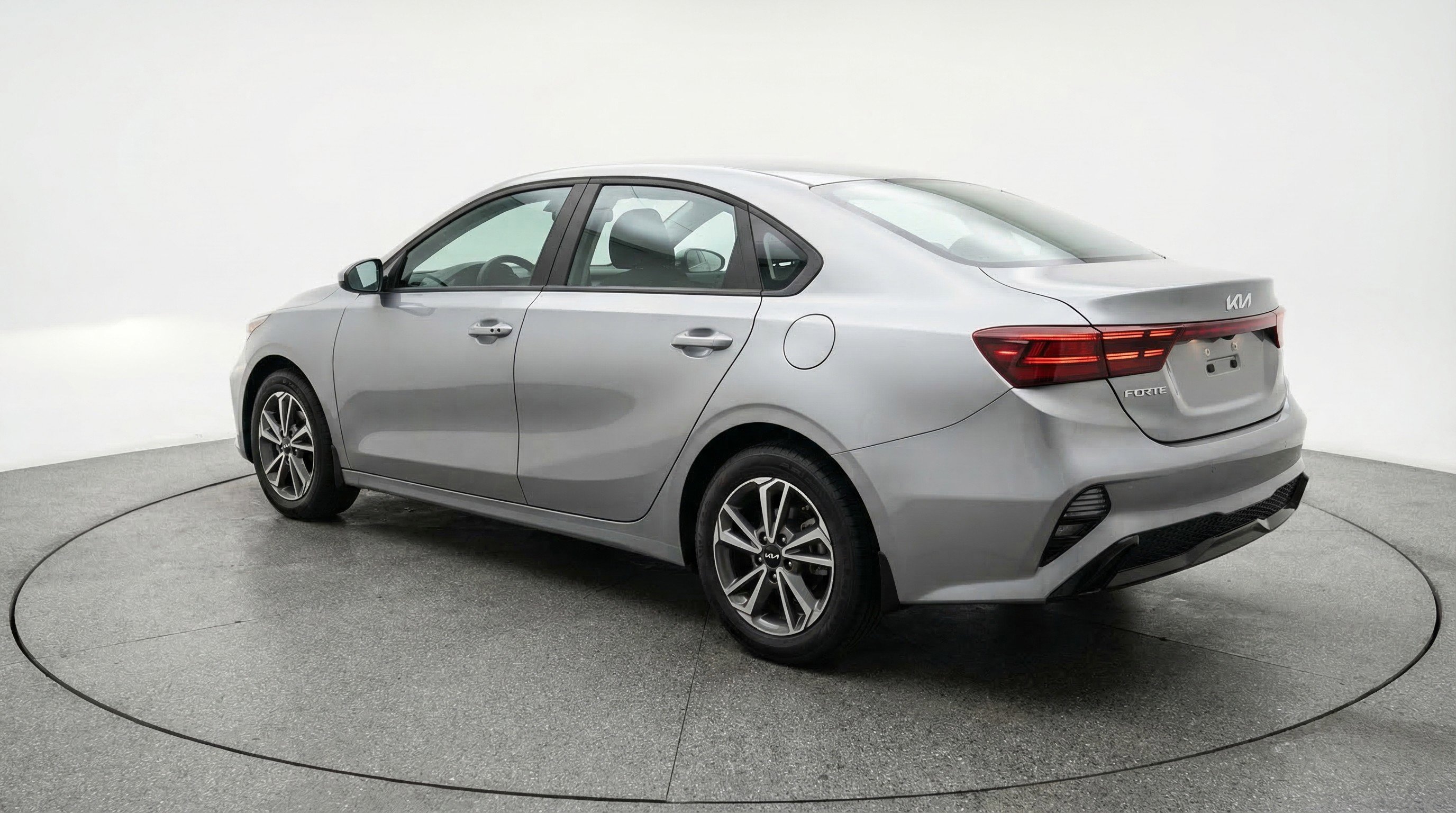 Used 2024 Kia Forte LXS image 6
