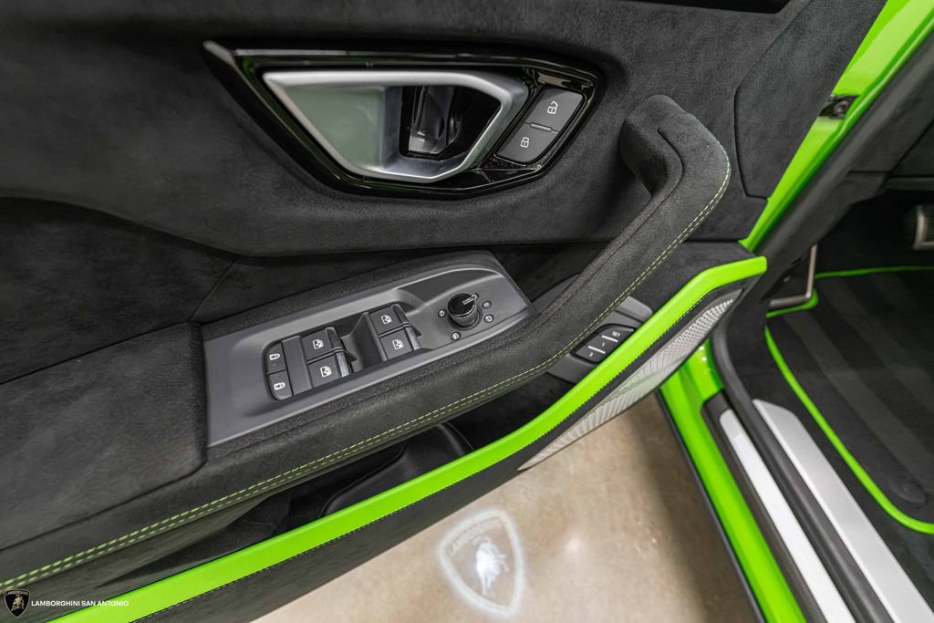 Used 2024 Lamborghini Urus Performante AWD/4WD image 38