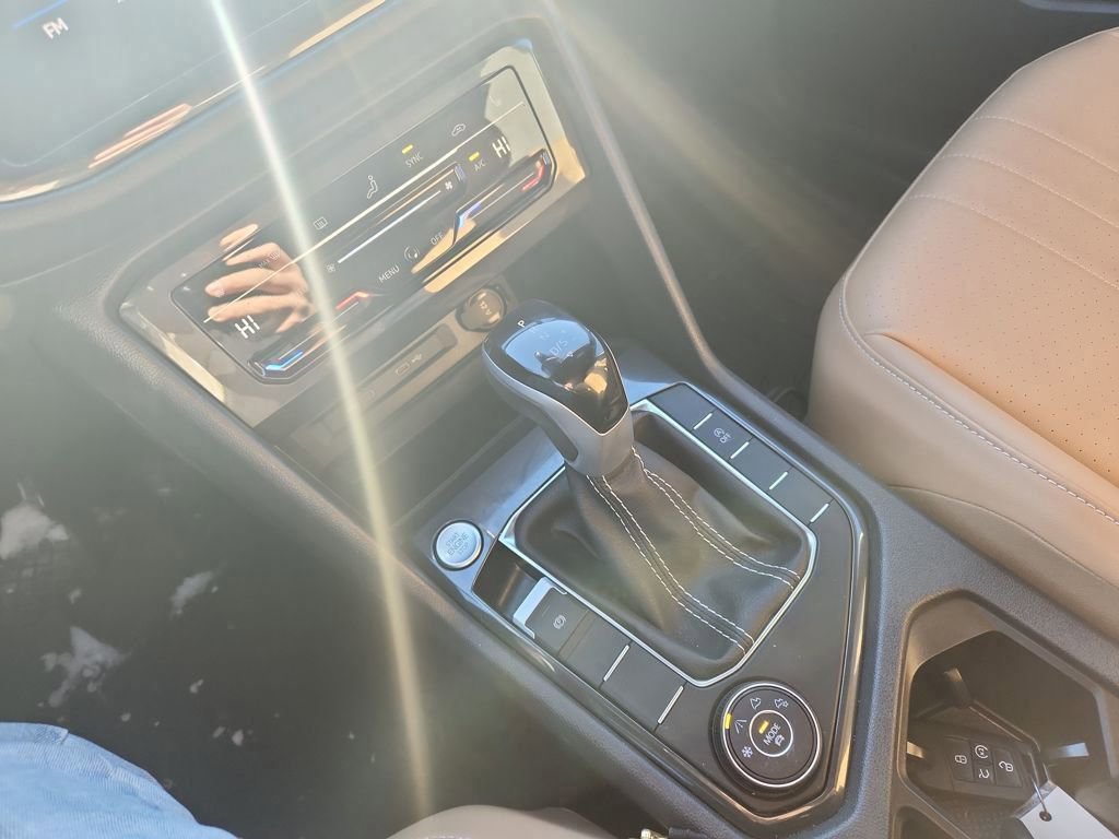 Certified 2024 Volkswagen Tiguan SE image 19