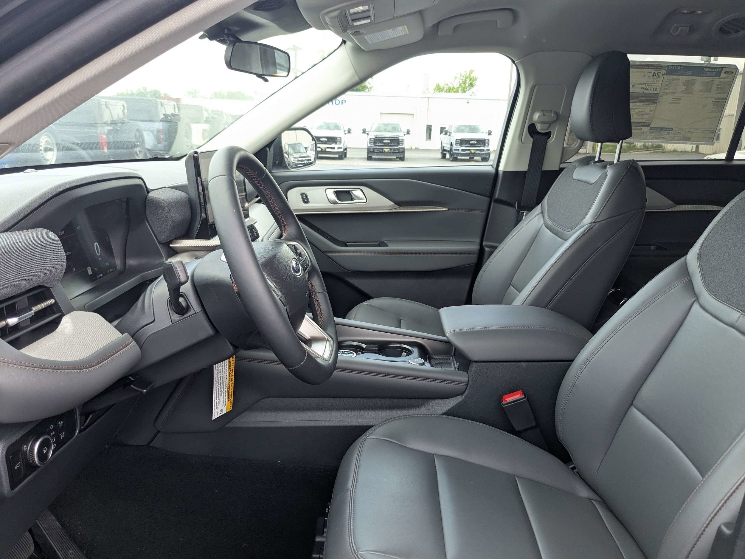 New 2025 Ford Explorer Active w/ Active Comfort Package RWD image 17
