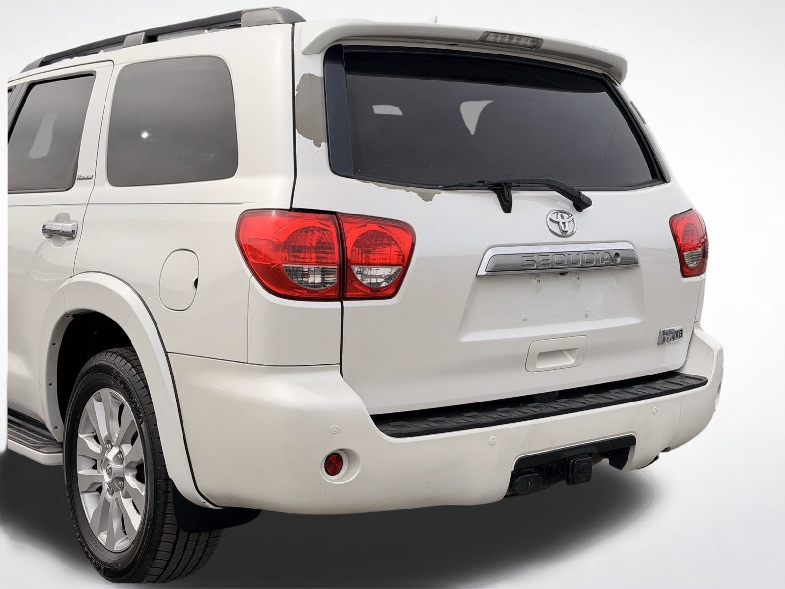 Used 2015 Toyota Sequoia Platinum RWD image 3