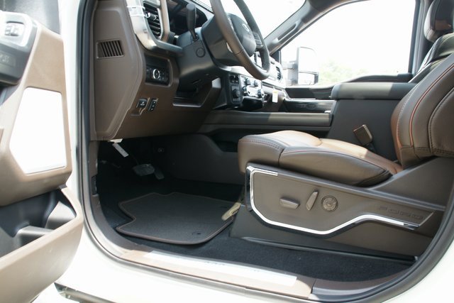 New 2025 Ford F350 King Ranch w/ Chrome Package image 22
