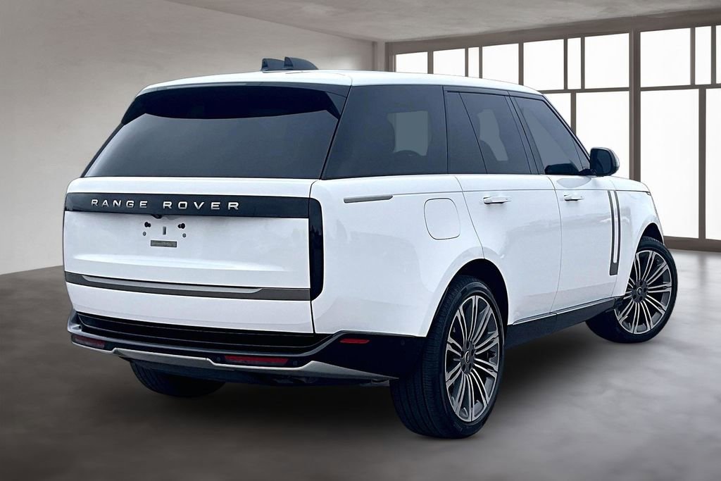 Used 2025 Land Rover Range Rover SE AWD/4WD image 2