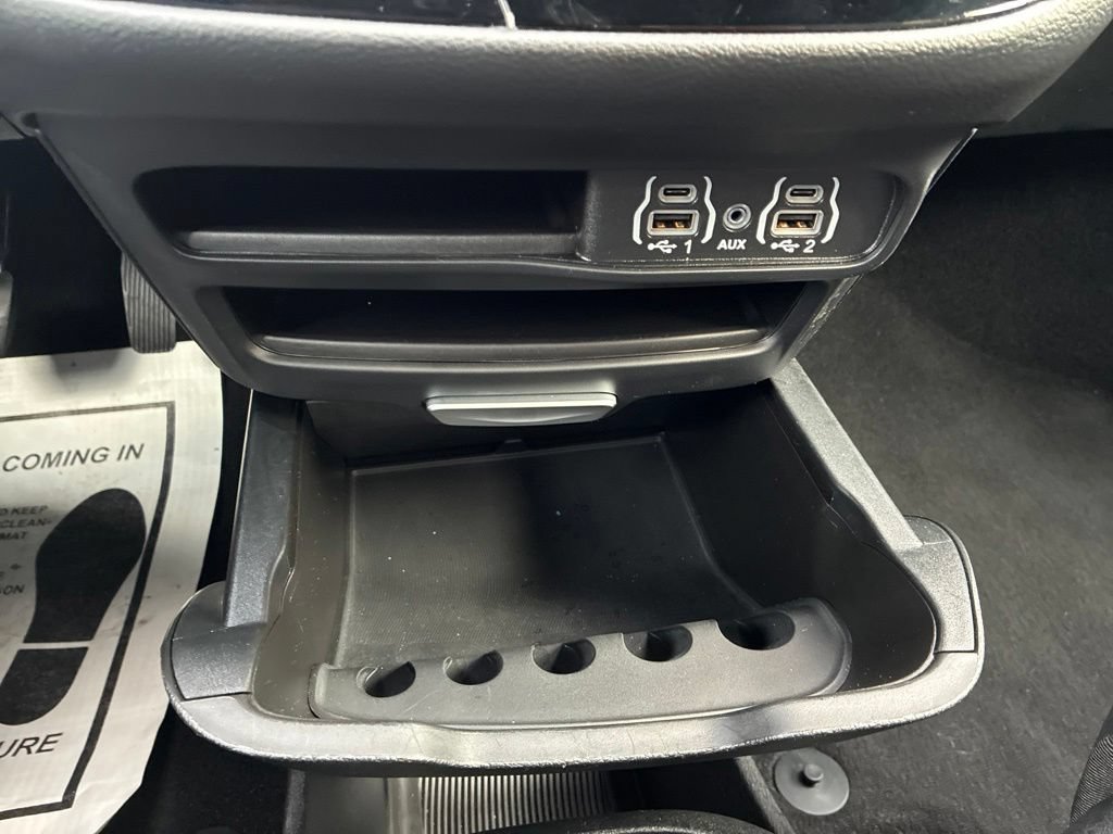 Used 2025 Chrysler Pacifica Select FWD image 31