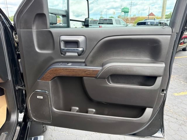 Used 2019 GMC Sierra 2500 Denali w/ Duramax Plus Package AWD/4WD image 17