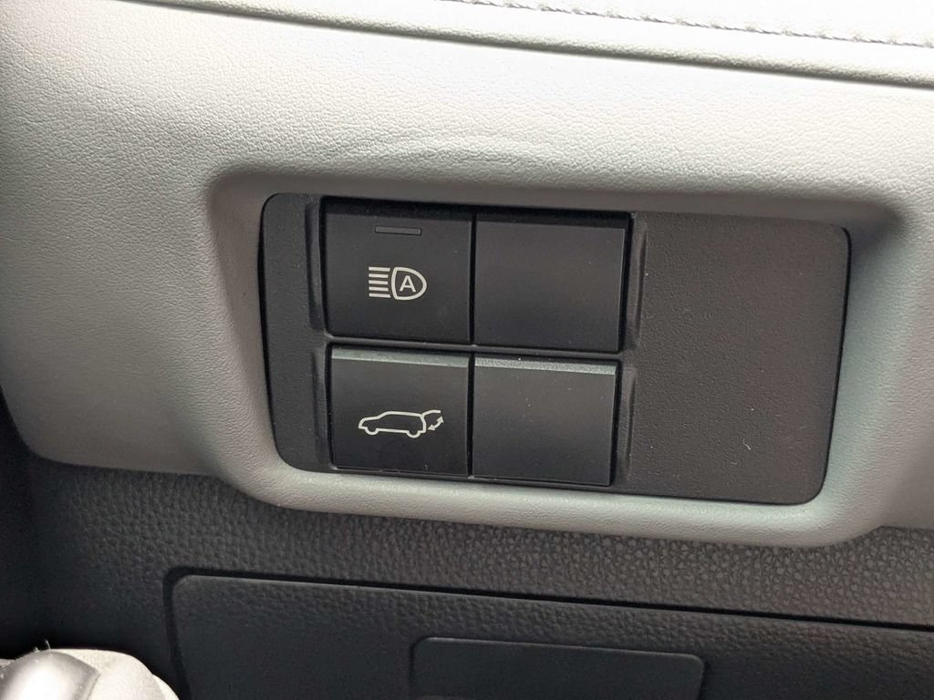 Used 2022 Toyota Highlander XLE FWD image 28