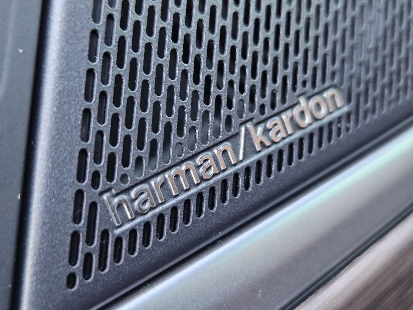 Used 2025 Volkswagen Atlas SEL Premium R-Line image 31