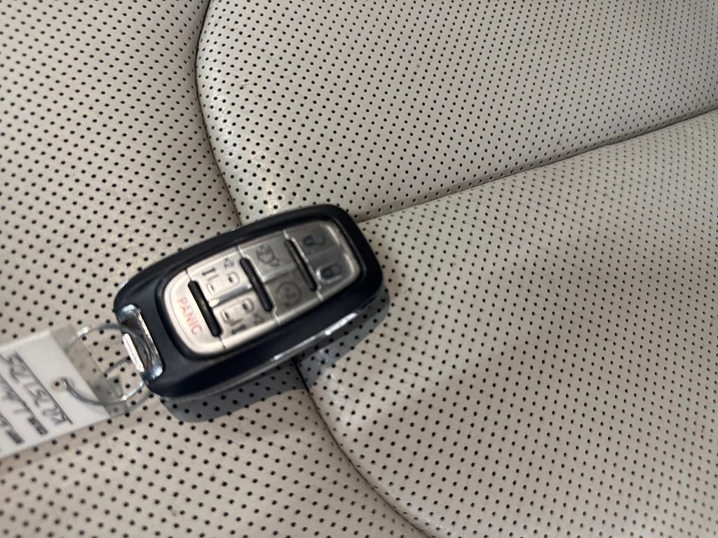 Used 2019 Chrysler Pacifica Limited image 30