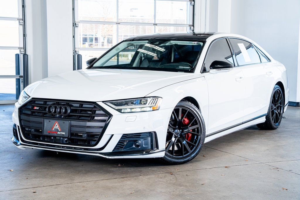 Used 2020 Audi S8 L w/ S8 Executive Package image 2