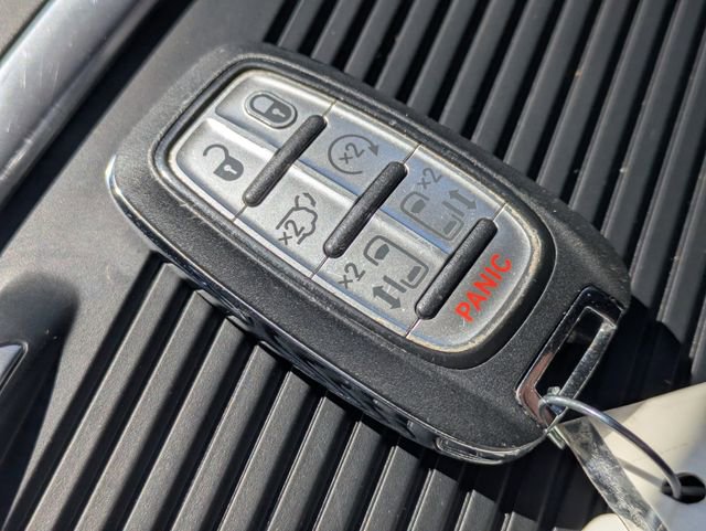 Used 2024 Chrysler Pacifica Touring-L image 33