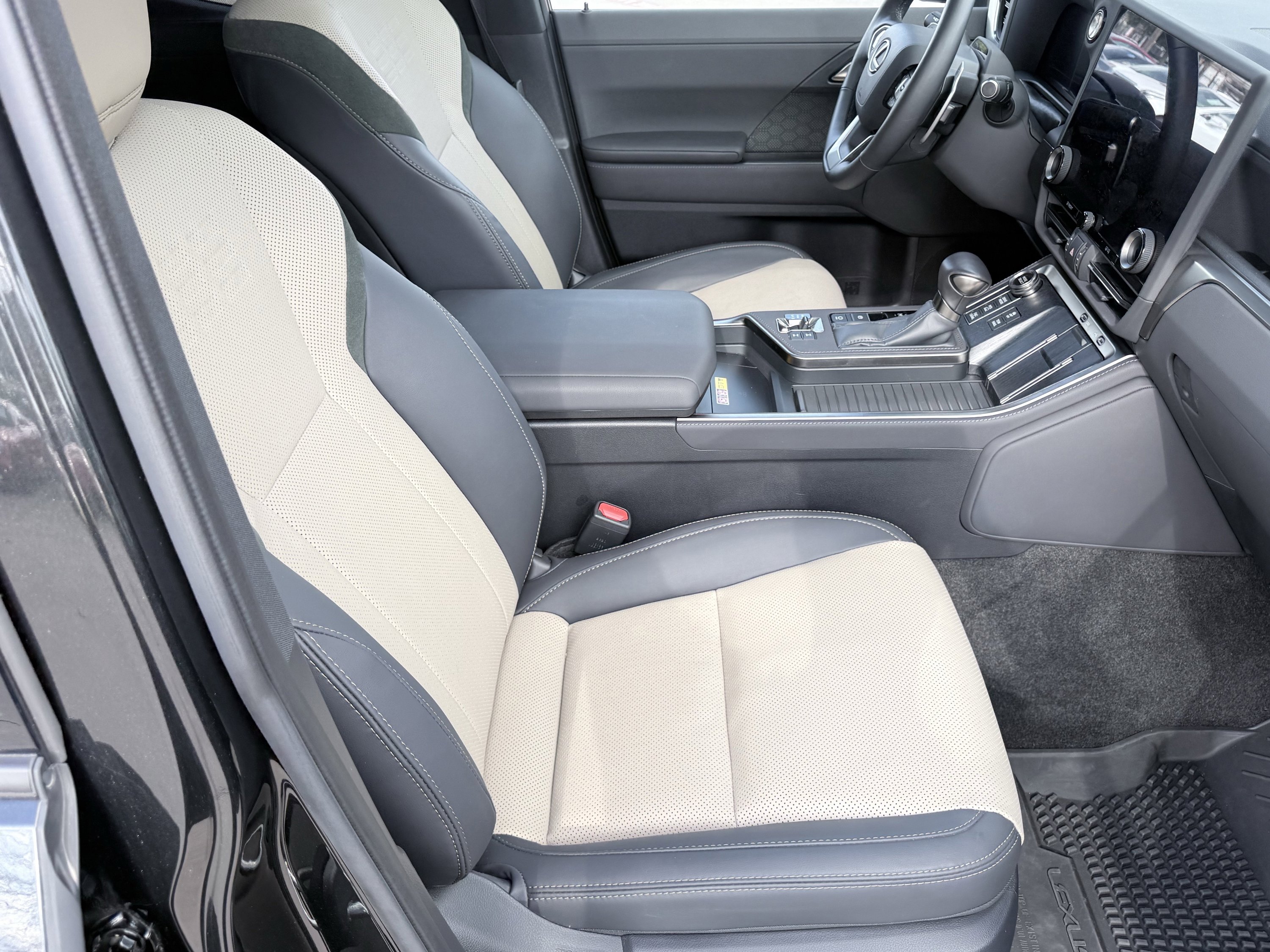 Used 2024 Lexus GX 550 image 29