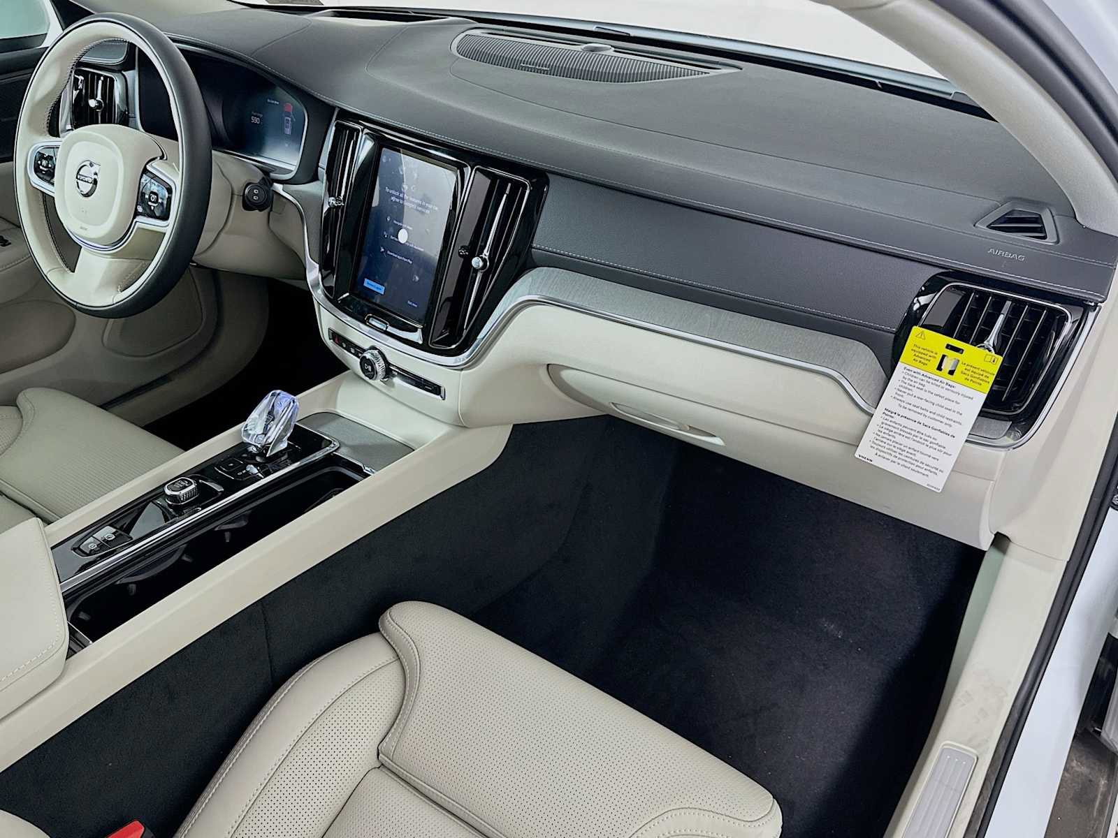 Used 2025 Volvo V60 B5 Cross Country Ultra w/ Climate Package image 27