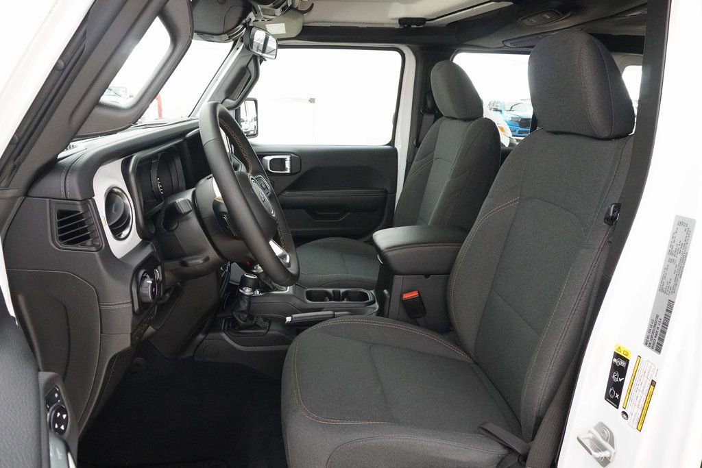 Used 2024 Jeep Wrangler Sahara image 25