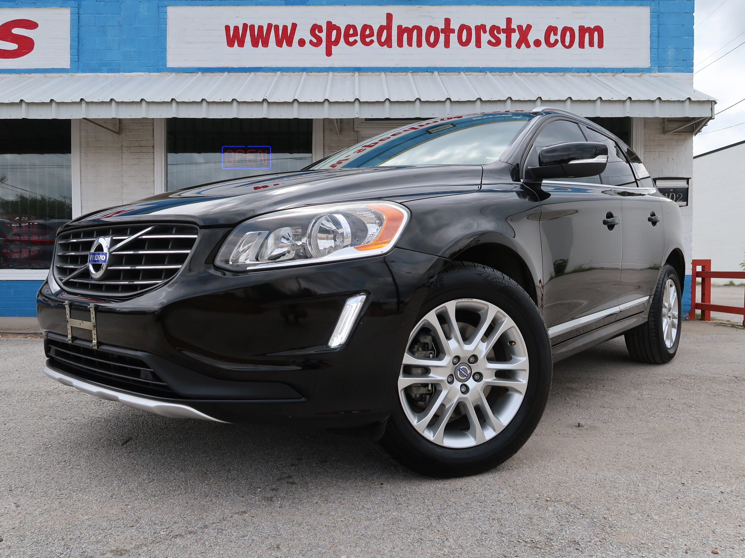 Used 2015 Volvo XC60 T5 Premier w/ Proximity Package FWD image 1