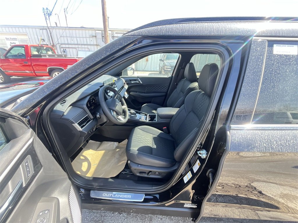 New 2025 Mitsubishi Outlander SEL Black Edition image 11
