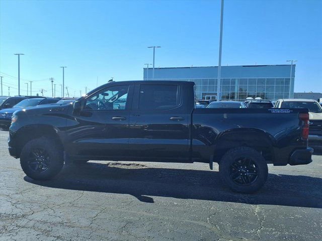 Used 2024 Chevrolet Silverado 1500 Custom Trail Boss w/ LPO, Dark Essentials Package image 3