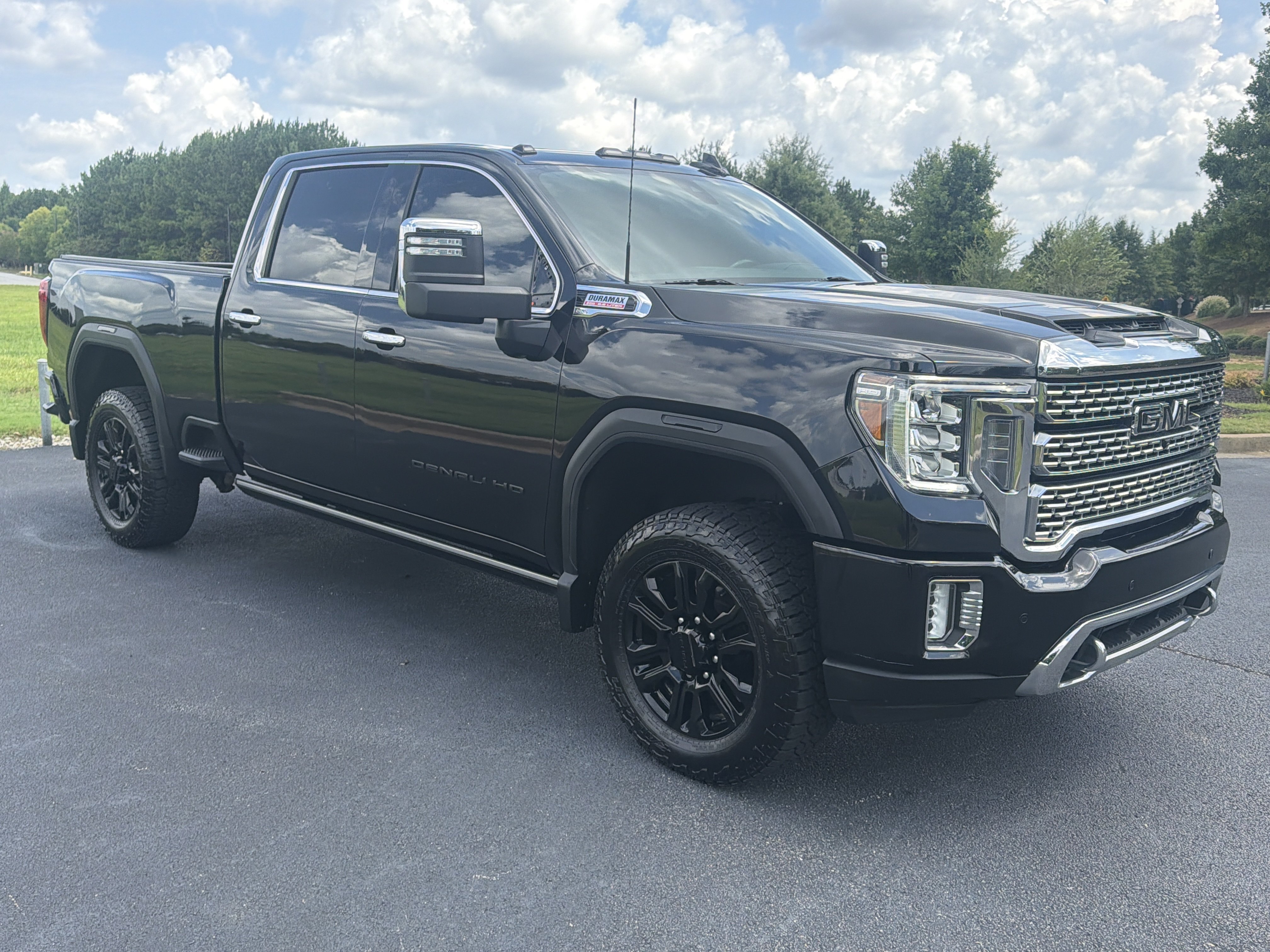 Used 2021 GMC Sierra 3500 Denali w/ Denali Black Diamond Edition AWD/4WD image 2