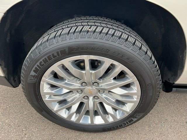 Used 2024 Chevrolet Suburban High Country image 12