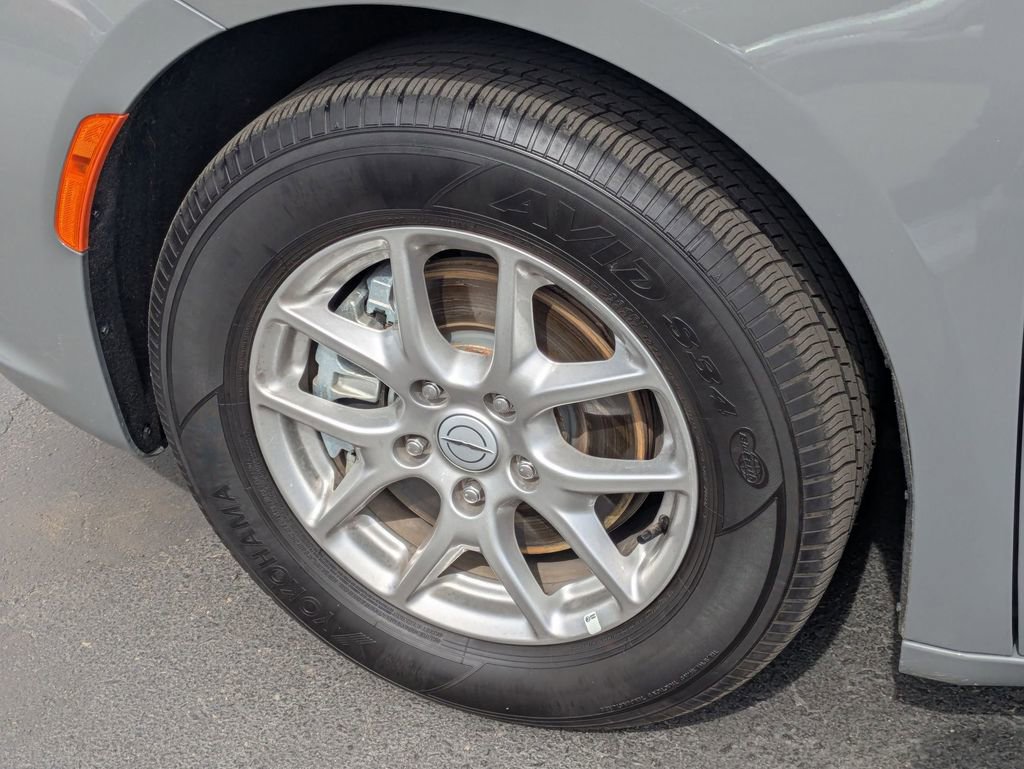 Used 2025 Chrysler Pacifica Select image 13