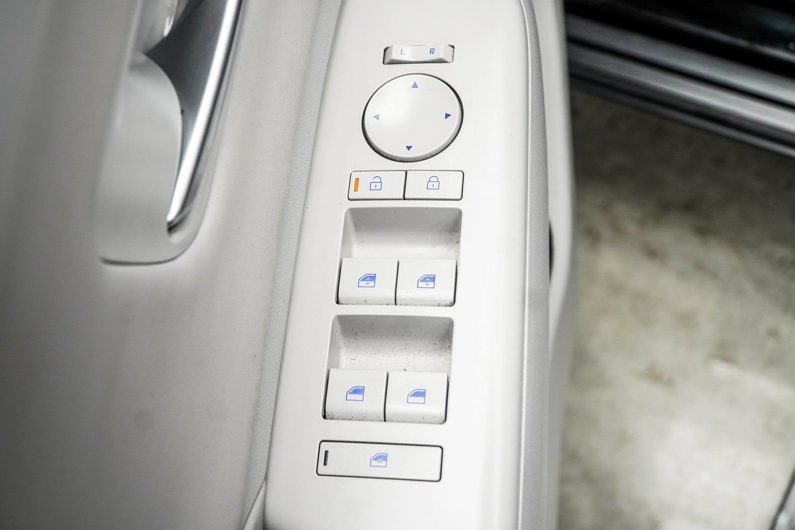 Used 2024 Hyundai Kona Limited AWD/4WD image 38