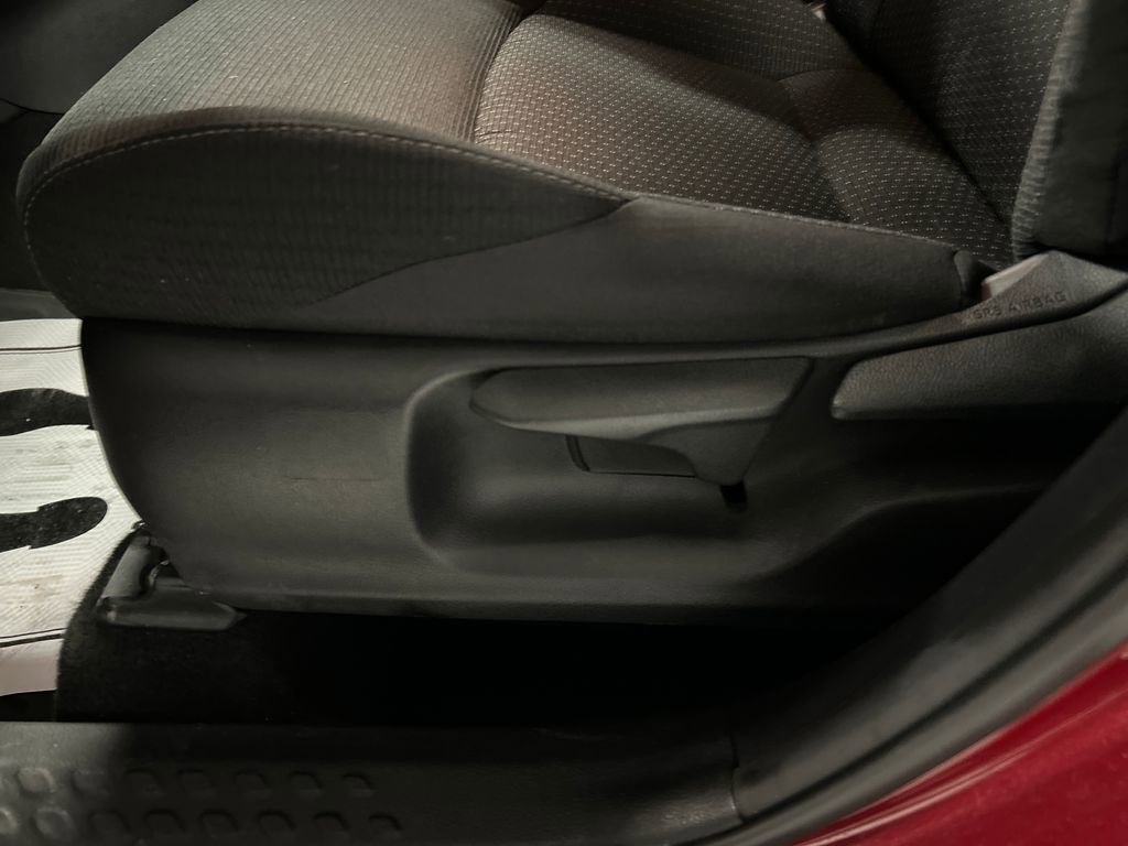 Used 2019 Toyota C-HR XLE image 11