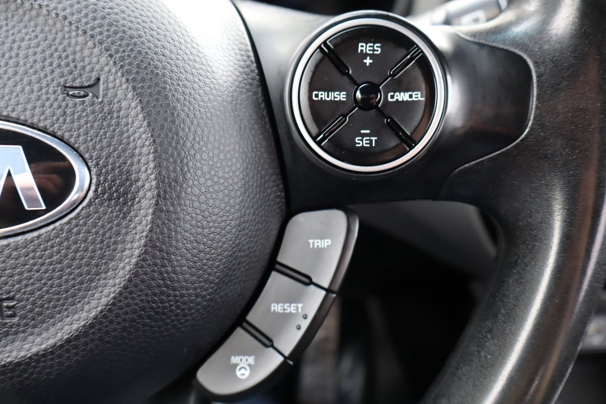 Used 2015 Kia Soul + FWD image 30