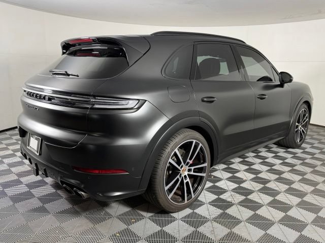 Used 2025 Porsche Cayenne GTS AWD/4WD image 7
