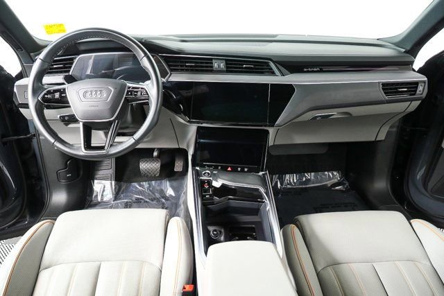 Certified 2024 Audi Q8 e-tron Prestige image 20