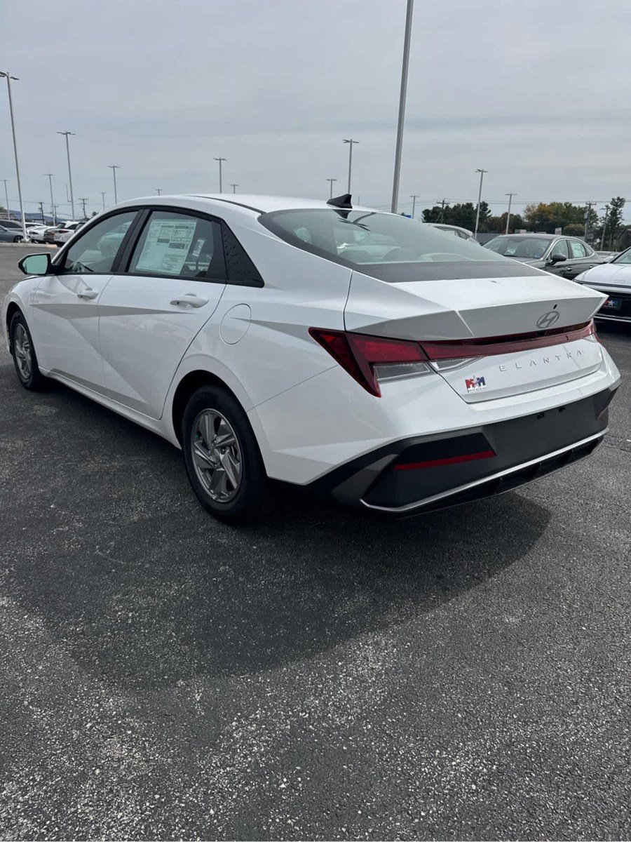 New 2026 Hyundai Elantra SE FWD image 15