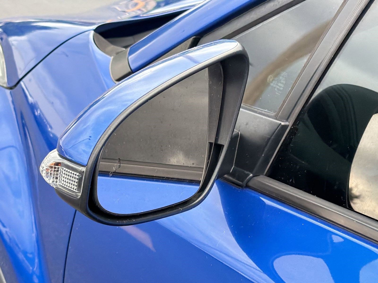 Used 2019 Toyota C-HR XLE FWD image 22