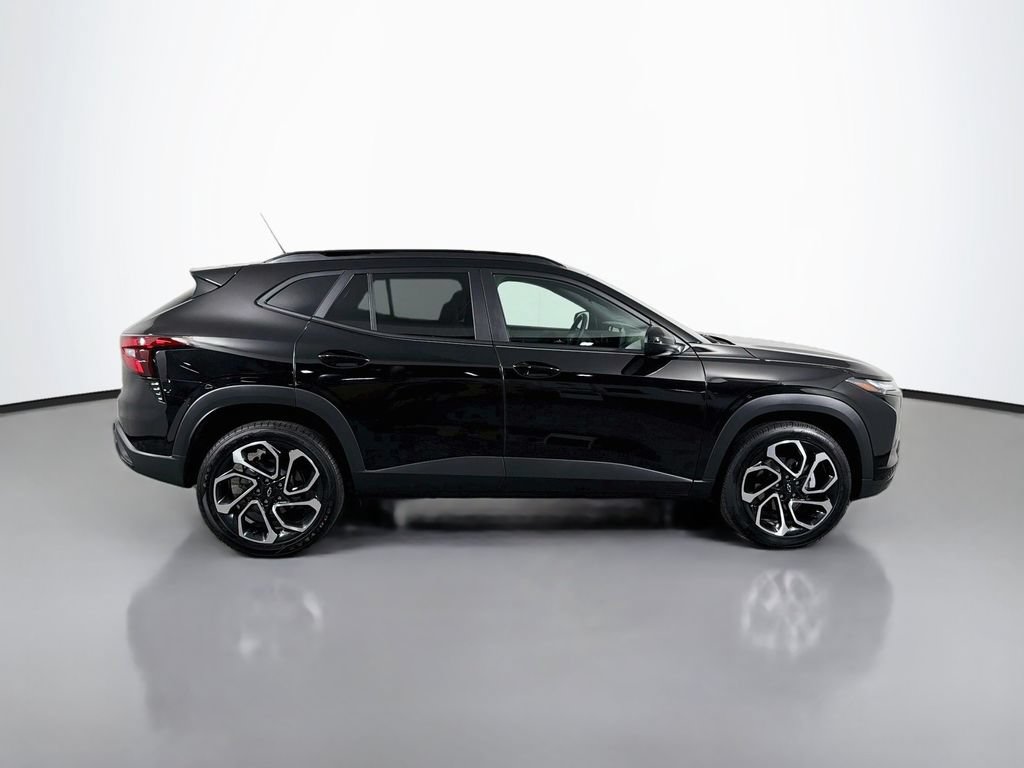 Used 2025 Chevrolet Trax RS w/ Sunroof Package FWD image 8