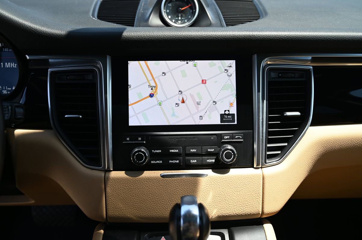 Used 2018 Porsche Macan S image 27