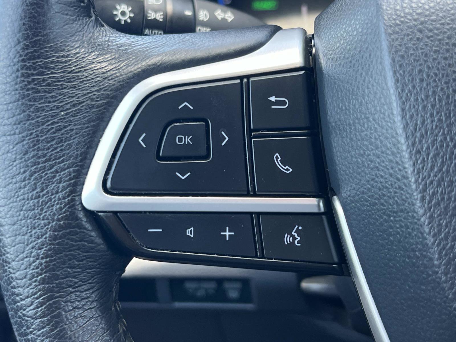 Used 2023 Toyota Sienna XLE FWD image 9