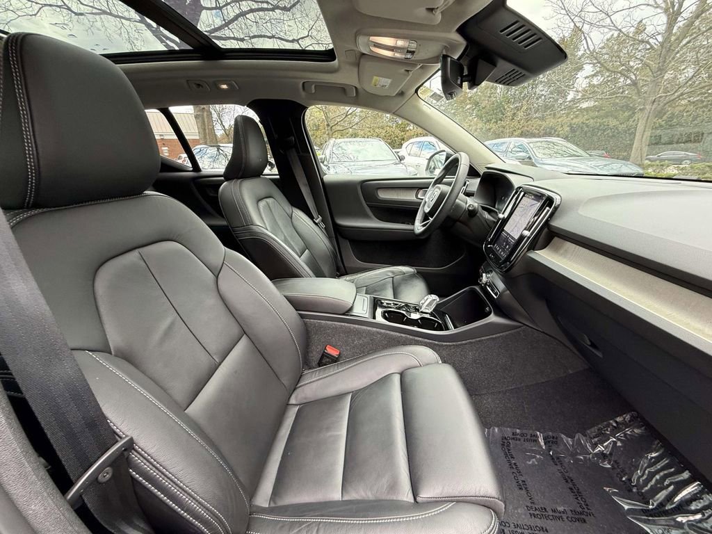 Used 2023 Volvo XC40 B5 Plus w/ Driver Assist Package AWD/4WD image 14