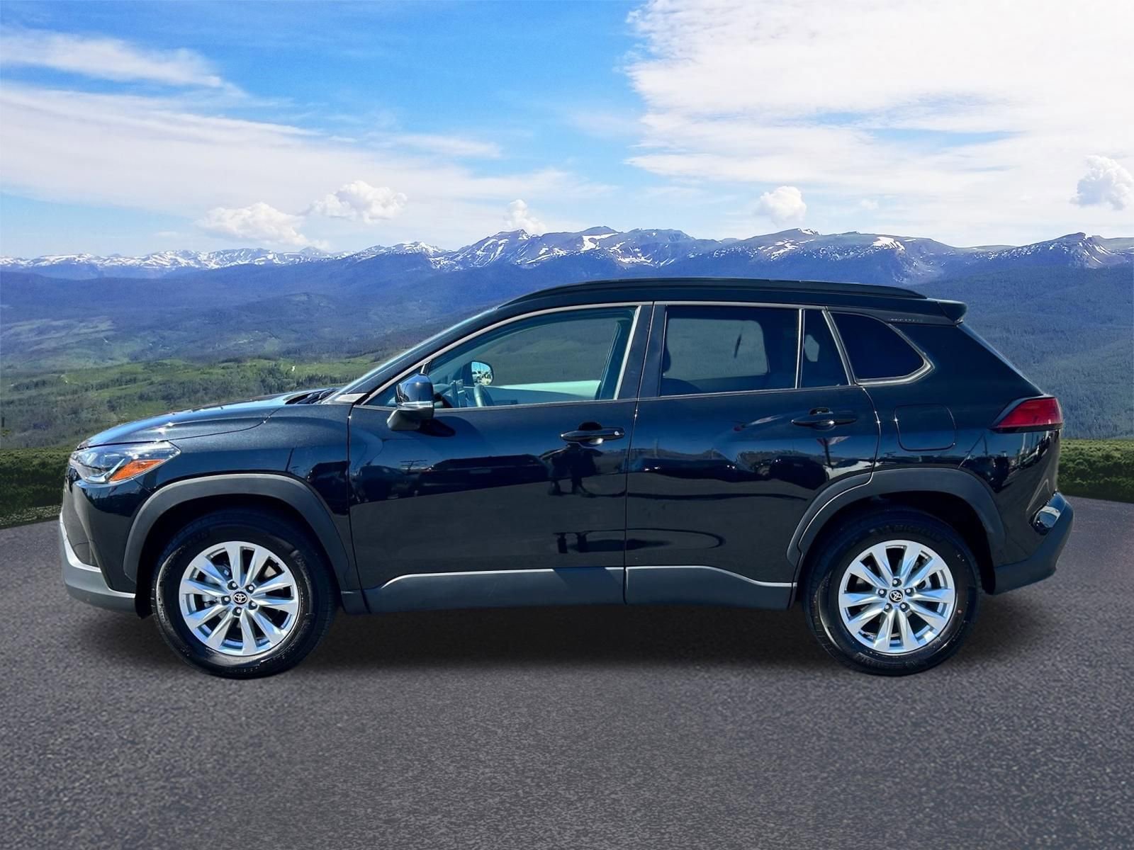 Certified 2025 Toyota Corolla Cross LE image 2