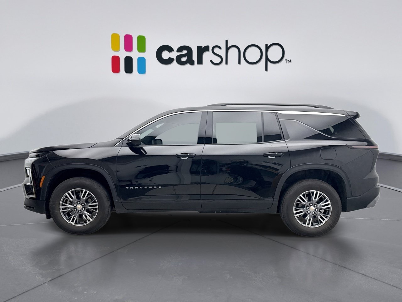 Used 2025 Chevrolet Traverse LT w/ Driver Confidence Package FWD image 2