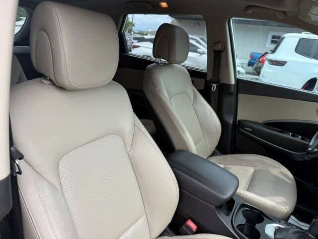 Used 2017 Hyundai Santa Fe Limited FWD image 12