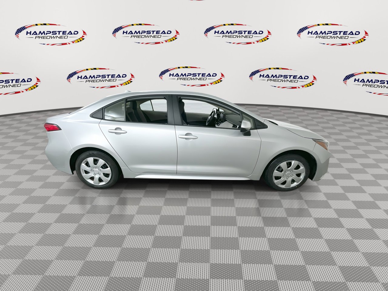 Used 2022 Toyota Corolla LE image 9