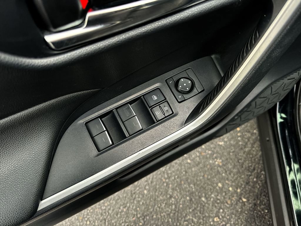 Used 2022 Toyota RAV4 SE image 13