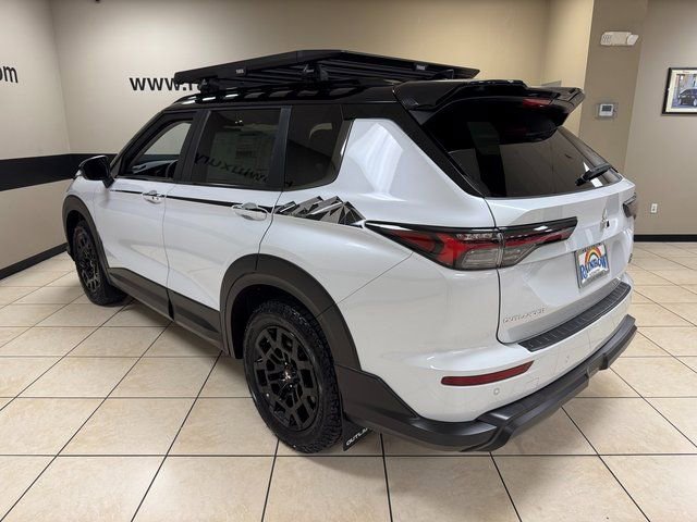 New 2026 Mitsubishi Outlander AWD image 4