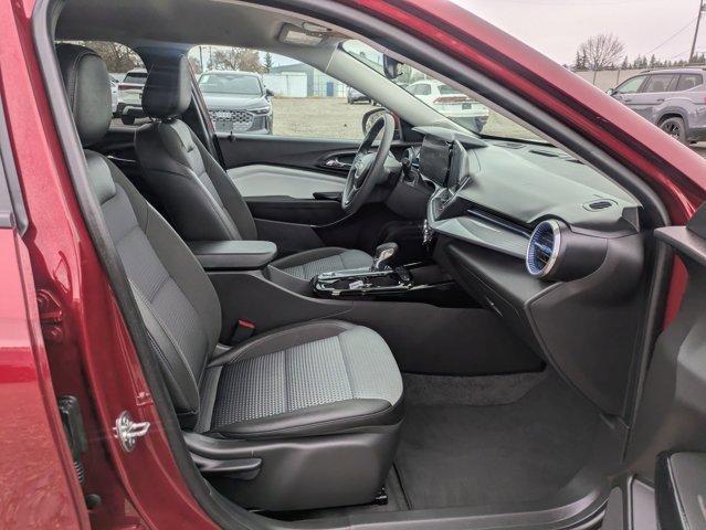 Used 2025 Chevrolet Trax LT image 25