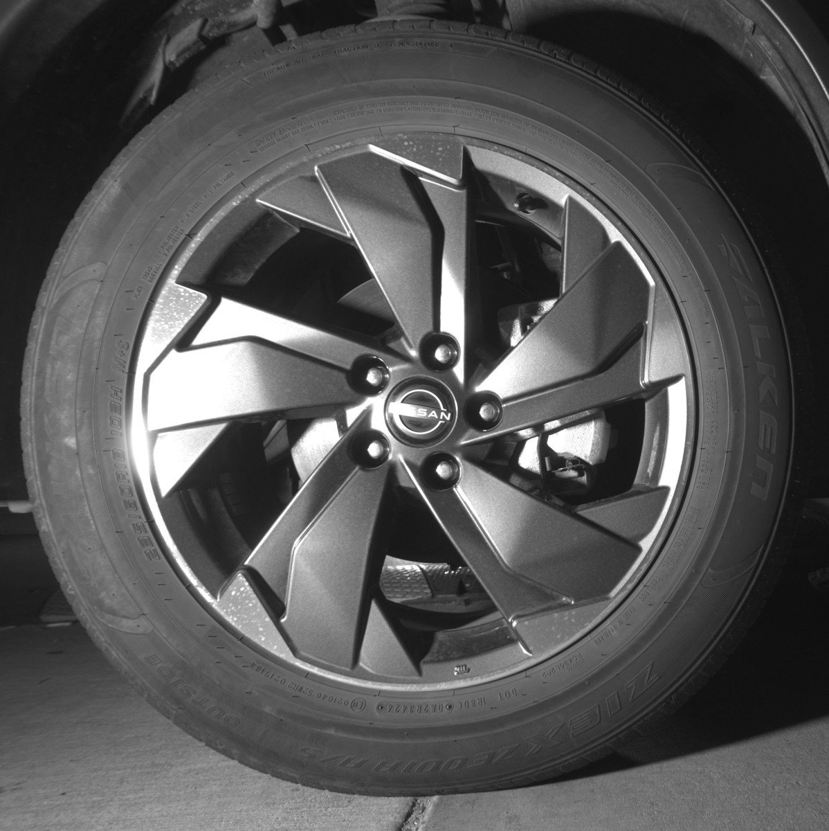 Used 2025 Nissan Rogue SV FWD image 13