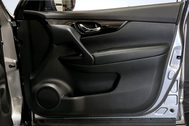 Used 2021 Nissan Rogue Sport SV AWD/4WD image 26