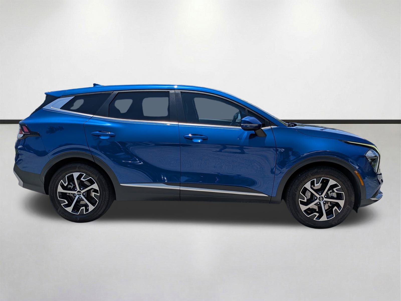 Used 2023 Kia Sportage EX FWD image 3