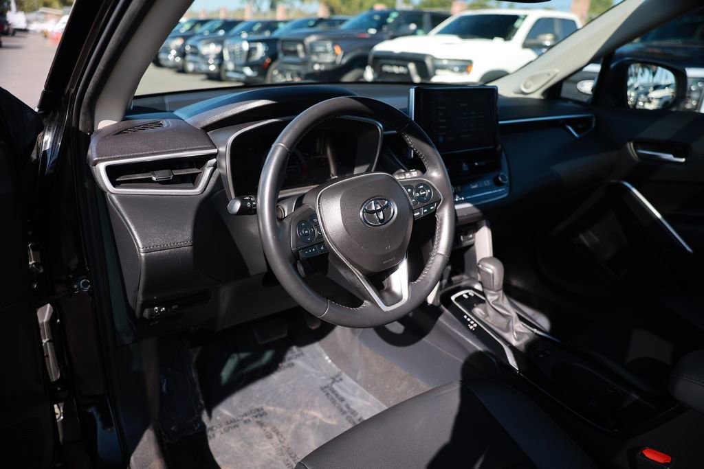 Used 2024 Toyota Corolla Cross XLE w/ Convenience Package image 14