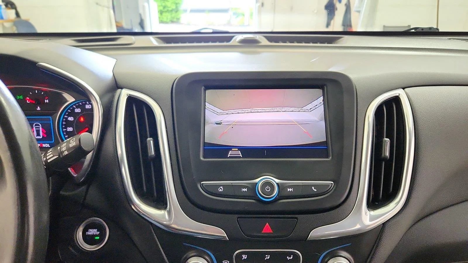 Used 2020 Chevrolet Equinox LT FWD image 18